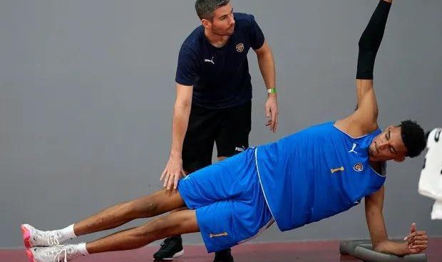 队记：文班亚马在科学增肌&amp;amp;以贾巴尔为标杆 后者打了20个赛季